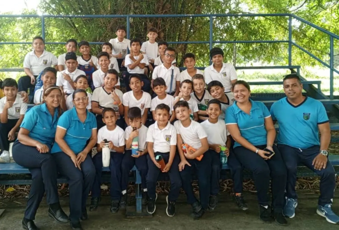Alumnos Unidad Educativa Félix Leonte Olivo